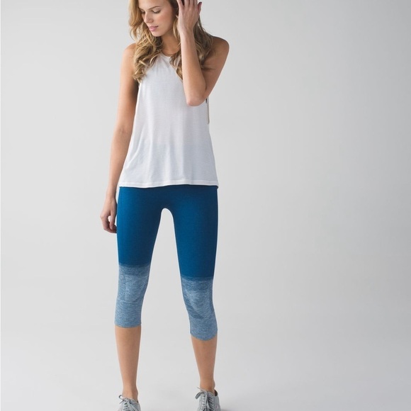 Lululemon Athletica Seemlessly Street Crop Blue and Gray Ombre Leggings Sz 6 - Picture 8 of 9